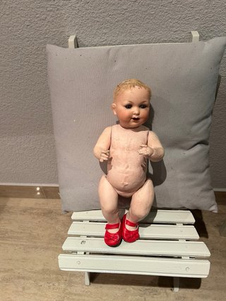 Muñeca antigua de porcelana