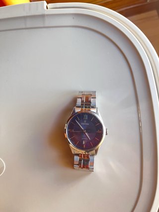 Reloj Festina esfera azul y correa plateada.