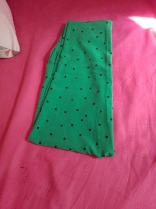 Pantalón verde lunares negros talla 34