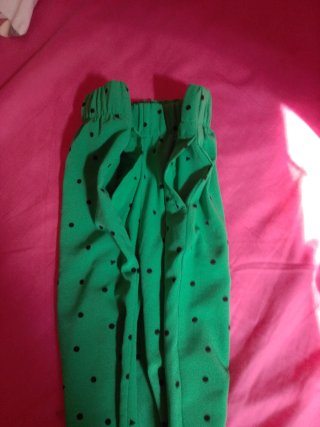 Pantalón verde lunares negros talla 34