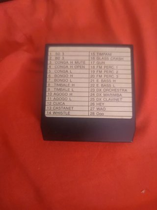 Caja de ritmos Yamaha RX-5, incluyo un cartucho
