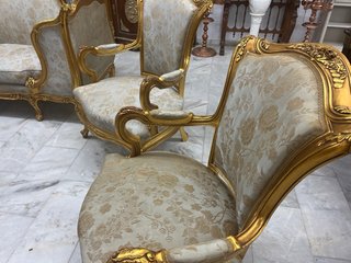 Conjunto Muebles Dorados con Mesa