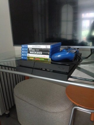 PS4 (Modelo original) + Mando Azul + 5 Juegos