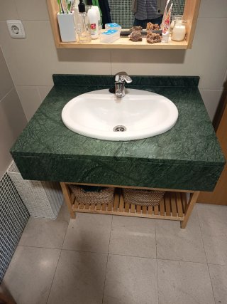 Encimera de baño y lavabo, y mueble de madera y mi