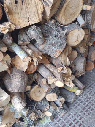 Leña para chimenea o barbacoa