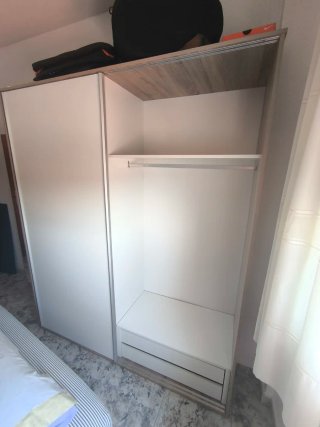 Armario blanco de gran capacidad