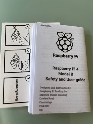Raspberry Pi 4 Model B 4GB + MicroSD