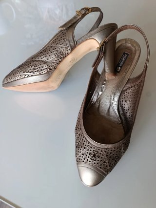 Zapatos de tacón Argenta dorados