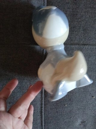 Figura de cerámica de Pato Lucas