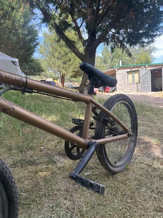 Bicicleta BMX color marrón