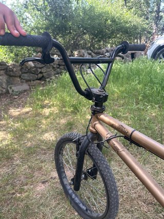 Bicicleta BMX color marrón