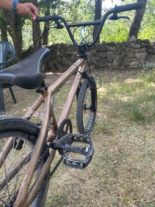 Bicicleta BMX color marrón