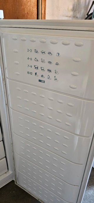 Congelador Indesit con 6 cajones