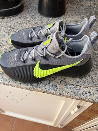 Zapatillas Nike Lebron TR1 Gris/Amarillo