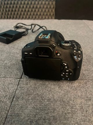 Canon EOS 750D + Objetivo 18-135mm
