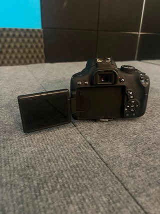 Canon EOS 750D + Objetivo 18-135mm