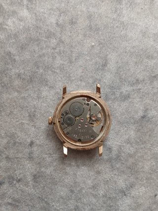 Reloj Sekonda Dorado y Blanco