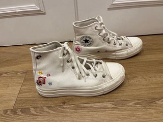 Converse Edición Especial Bordada