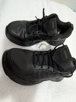 Tenis Adidas Strutter Negros talla UK 7,5// US 8