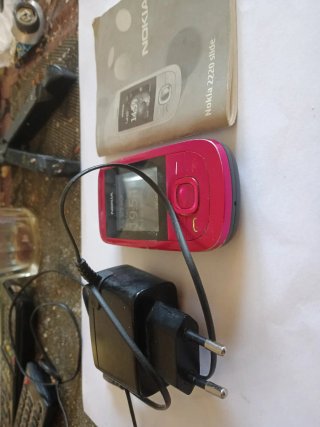 Móvil Nokia 2220 slide rosa