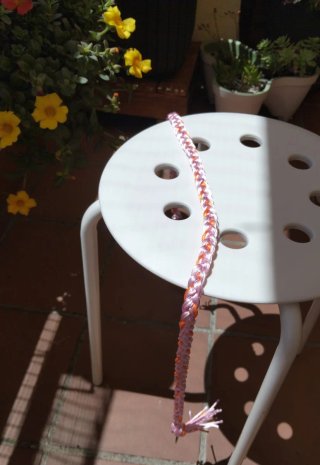 Cuerda Hobby Horsing trenzada rosa y naranja.