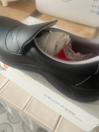 Zapatos de cocina negros nuevos