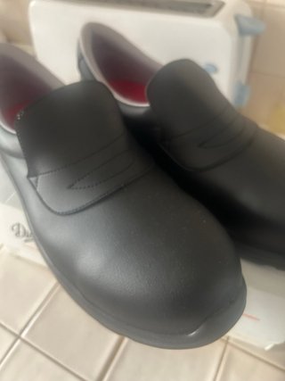 Zapatos de cocina negros nuevos