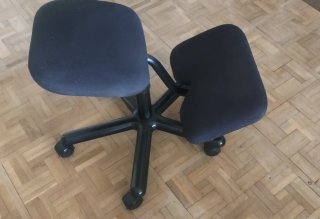 Sedia ergonomica a 5 gambe con rotelle per le ginocchia