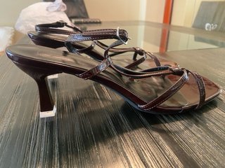 Sandalias de tacón marrones
