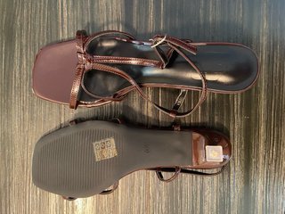 Sandalias de tacón marrones