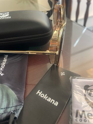 Gafas de sol Hokana doradas con cristales azulados