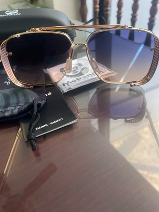 Gafas de sol Hokana doradas con cristales azulados