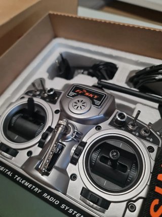 Mando RC FrSky Taranis X90 Plus