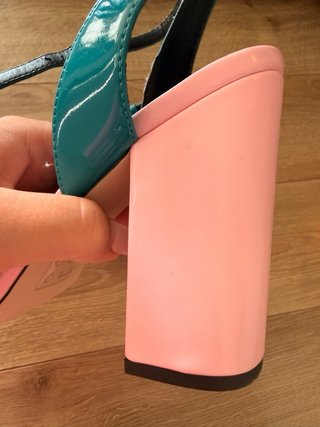 Zapatos ASOS tacón rosa y turquesa