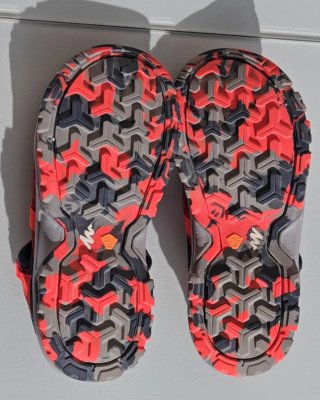 Pack Sandalias Quechua y 2 pares de chanclas