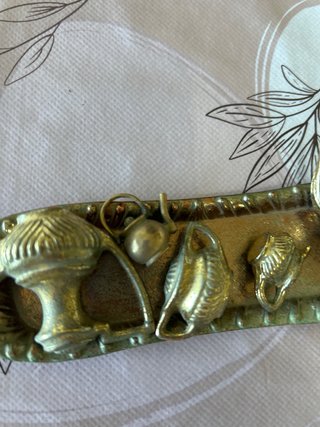 Vassoio decorativo con teiere e brocche