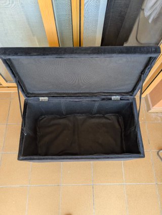 Baúl de terciopelo negro