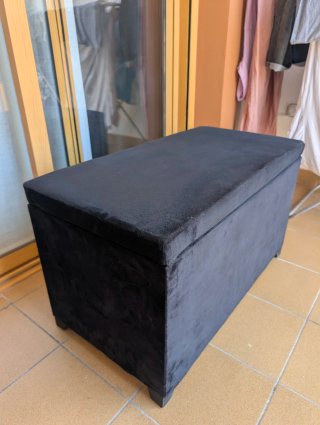 Baúl de terciopelo negro