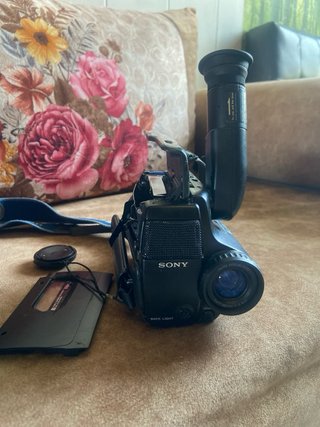 Adattatore Sony AC-V30 per fotocamere con 3 batterie