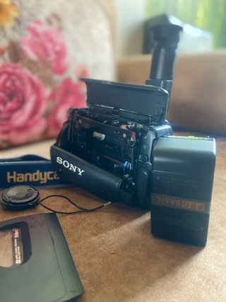 Adattatore Sony AC-V30 per fotocamere con 3 batterie