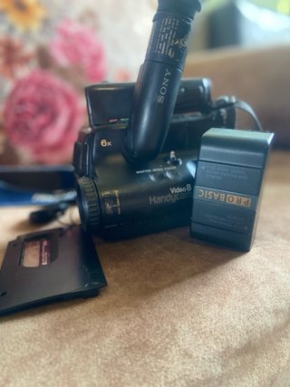 Adattatore Sony AC-V30 per fotocamere con 3 batterie