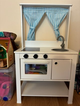 Cocina de madera infantil con accesorios