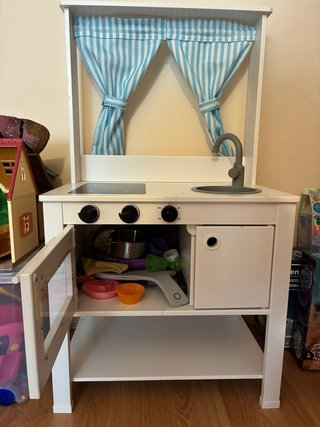 Cocina de madera infantil con accesorios