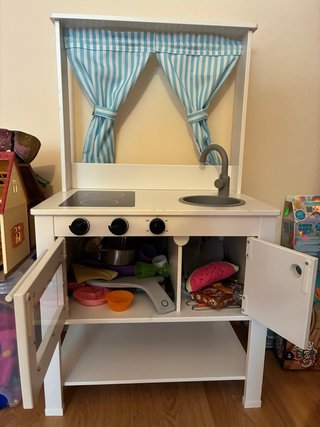 Cocina de madera infantil con accesorios