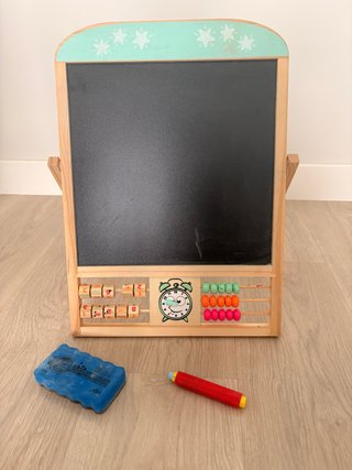 Pizarra infantil de madera magnética y tiza