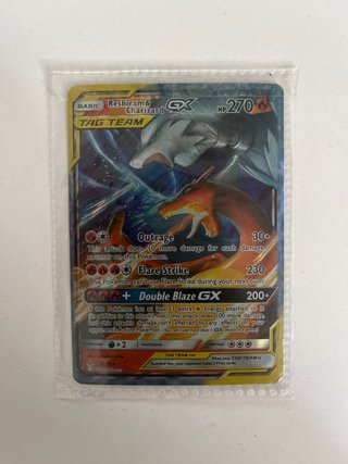 Carta Pokémon Reshiram & Charizard GX TAG TEAM