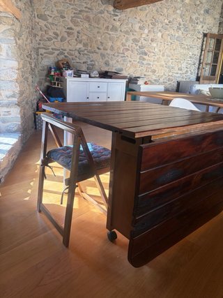 Mesa y 4 sillas plegables con sobre madera antigua