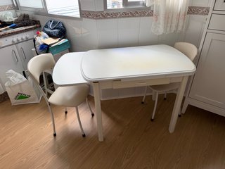 Mesa de cocina extensible y 4 sillas