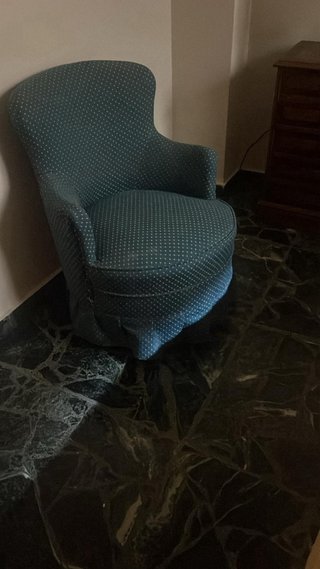 Sillón butaca azul con estampado