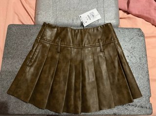 Falda Bershka efecto piel Talla XS